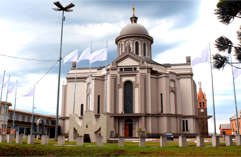 Foto de capa da notícia Monumento das Bandeiras lembra cidades da Diocese de Caxias do Sul