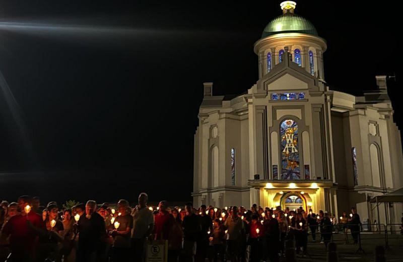 Foto de capa da notícia Santuário de Caravaggio viverá noite de fé com Procissão das Velas na 146ª Romaria