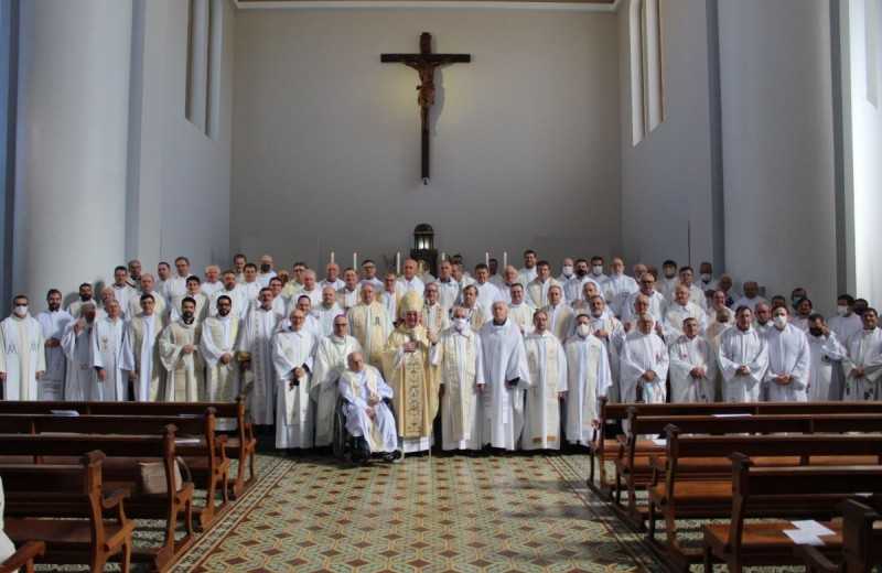 Foto de capa da notícia Padres renovam promessas sacerdotais em Missa do Crisma, na Quinta-feira Santa, em Caravaggio