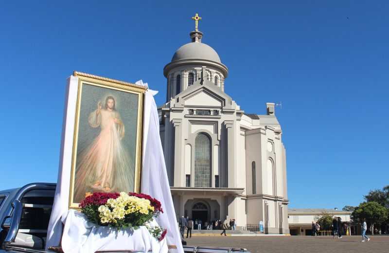 Foto de capa da notícia Santuário de Nossa Senhora de Caravaggio acolheu a 8ª Festa da Misericórdia da Diocese de Caxias do Sul