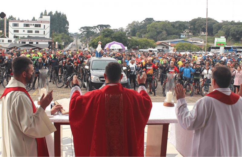 Foto de capa da notícia Mais de 1500 ciclistas participam da 18ª Romaria dos Ciclistas em Caravaggio