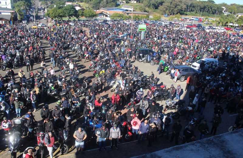 Foto de capa da notícia Mais de 4 mil pessoas vieram em suas motocicletas participar da 43ª Romaria dos Motociclistas em Caravaggio