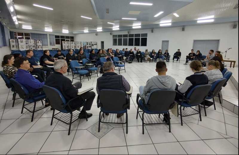 Foto de capa da notícia Reunião com a presença de integrantes da equipe a serviço e das paróquias de Farroupilha define datas da Pré-JTchêJ